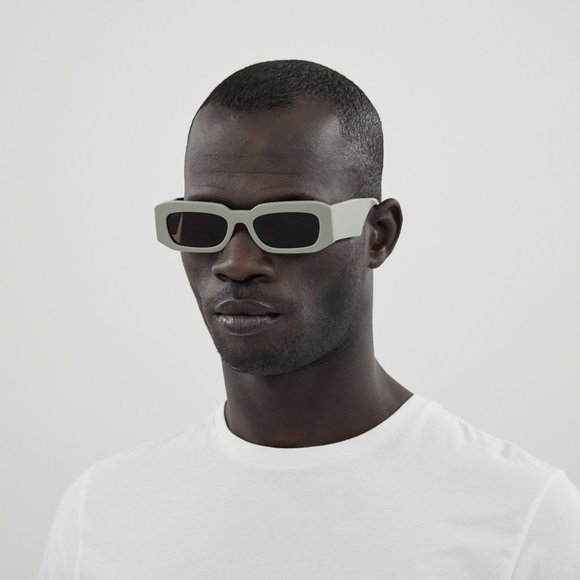 BRAND NEW Gucci GG1426S 004 Solid Sage Brown Unisex Rectangle Sunglasses - Picture 11 of 11